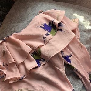 NWOT 🌸 Light Pink Ruffled Top